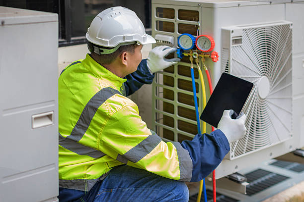 Professional Hvac technician working in Illiopolis, IL